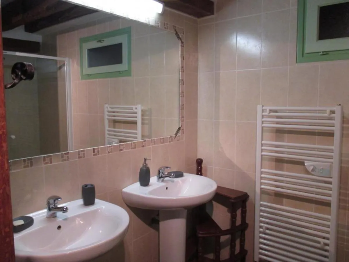 Gite De Charme Au Coeur Du Bocage Bourbonnais, Avec Activites Variees Et Confort Familial - Fr-1-489-225 Noyant-d'Allier 0*,  France
